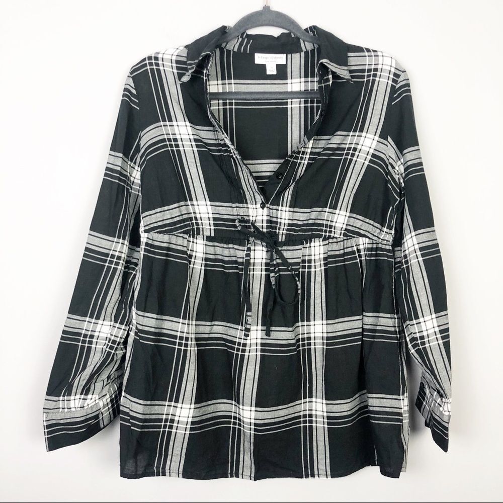 Liz Lange Black & White Maternity Top
